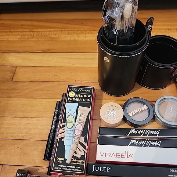 32 Piece Mixed Lot! Beauty Makeup Lashes Too Faced Julep Benefit Pur Kiss Brush - Picture 6 of 6